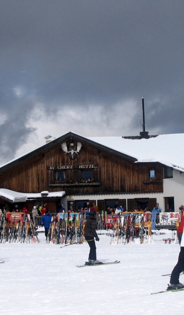 Горнолыжная база на курорте Арабба, Италия