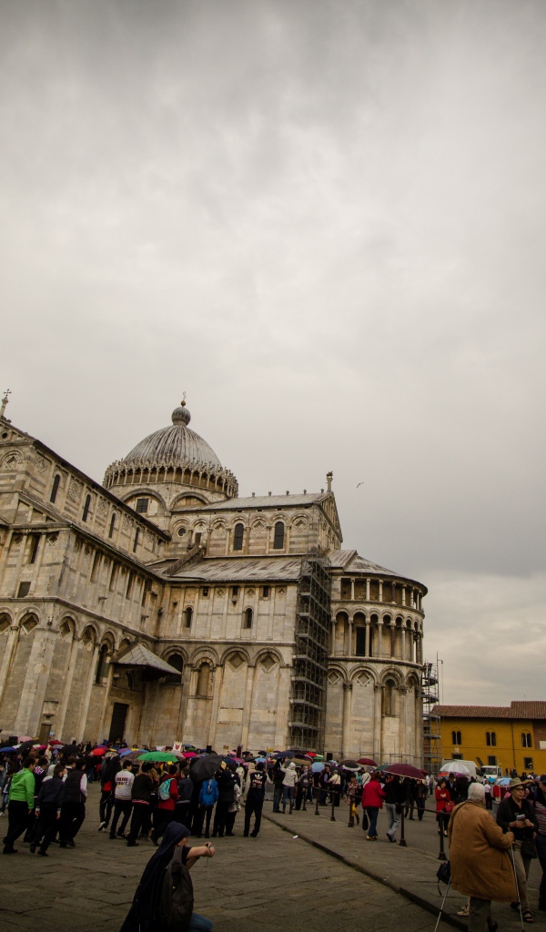 Площадь перед собором в Пизе, Италия