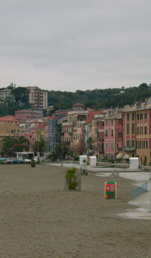 Пляж на курорте Челле Лигуре, Италия