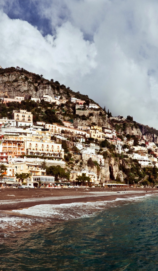 Пляж на курорте Позитано, Италия