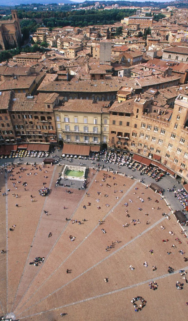 Центральная площадь в Сиене, Италия