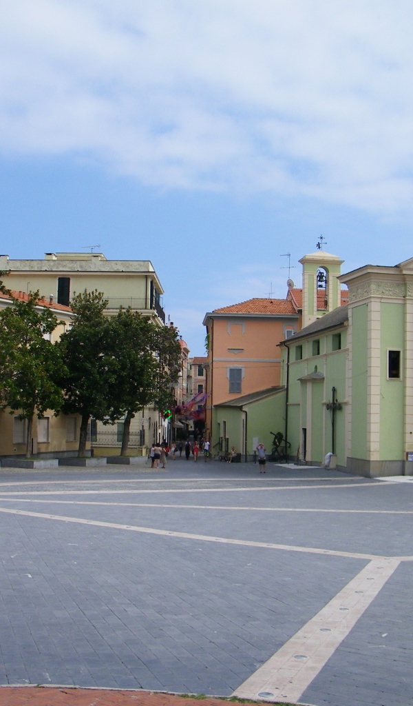 Главная площадь в Лоано, Италия