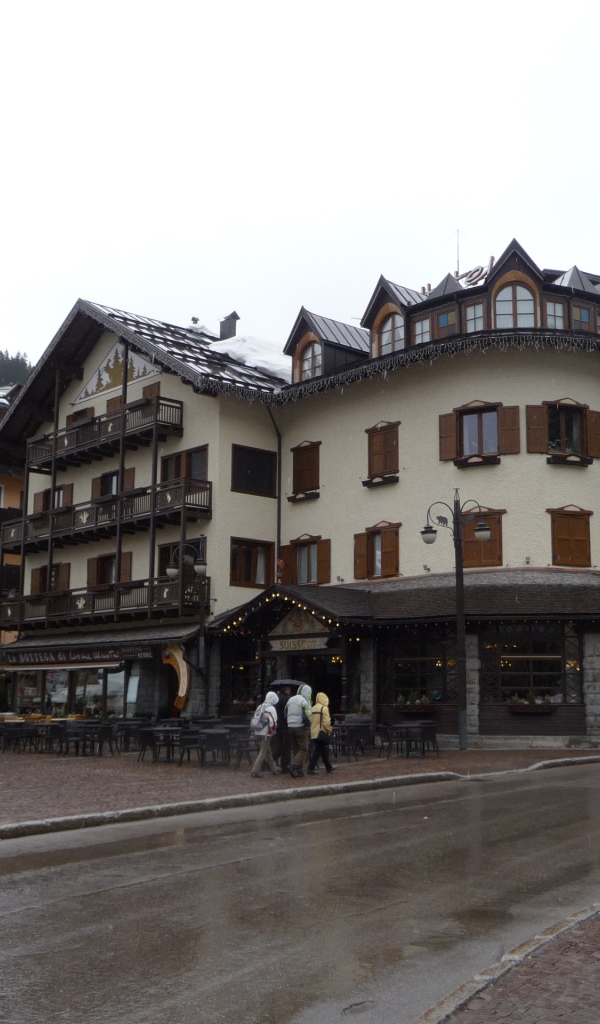 Городские дома на горнолыжном курорте Мадонна ди Кампильо, Италия