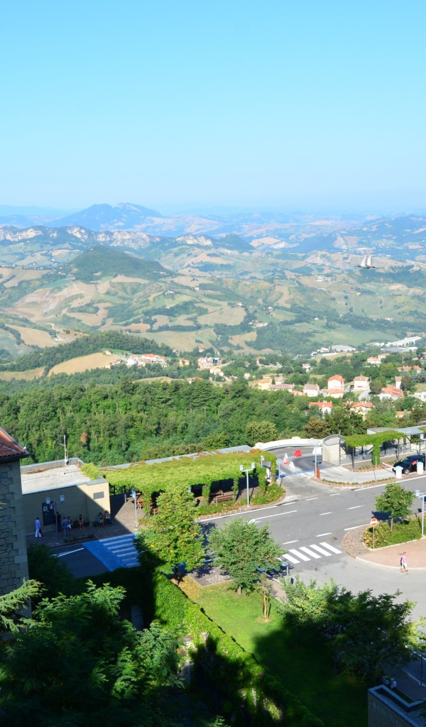 Вид со стены крепости в Сан Марино, Италия