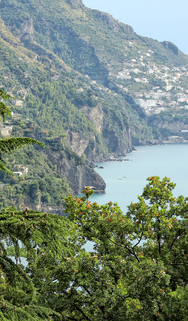 Вид на залив на курорте Позитано, Италия