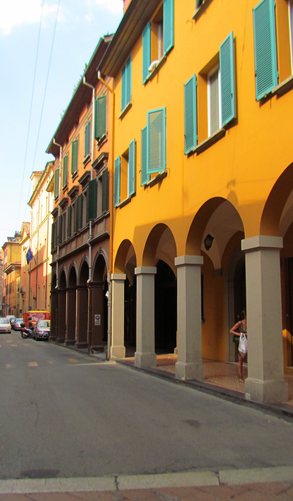 Прогулка по улицам на курорте в Монтекатини Терме, Италия