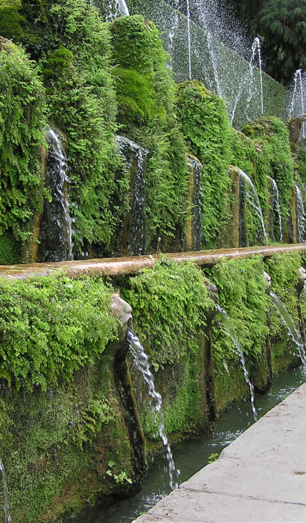 Стена фонтанов в Тиволи, Италия