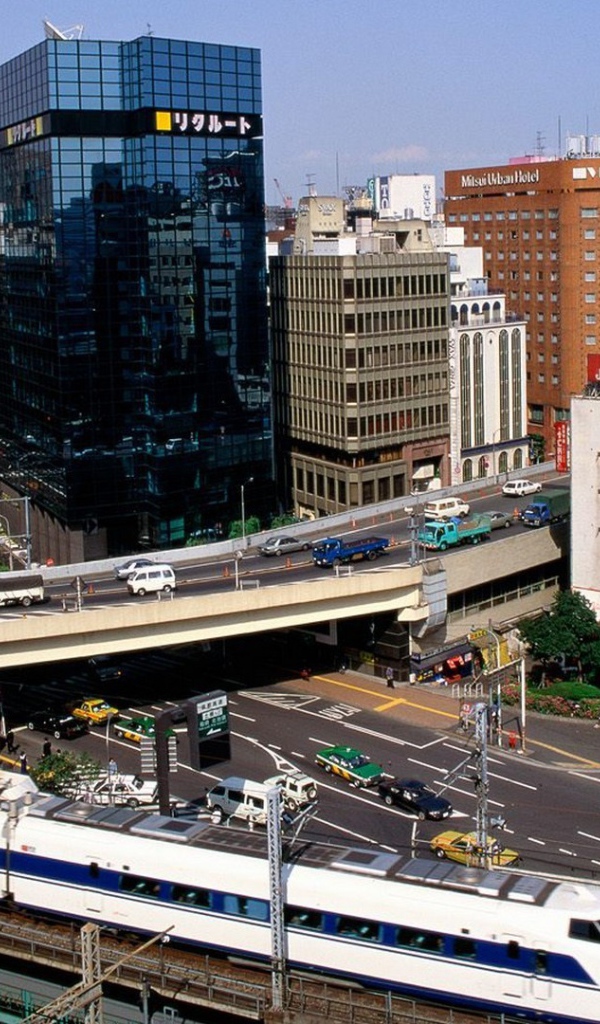 Черное здание в Токио