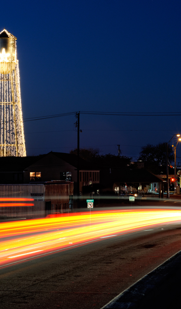 Водонапорная башня в канун Рождества в Раунд-Рок, штат Техас, США