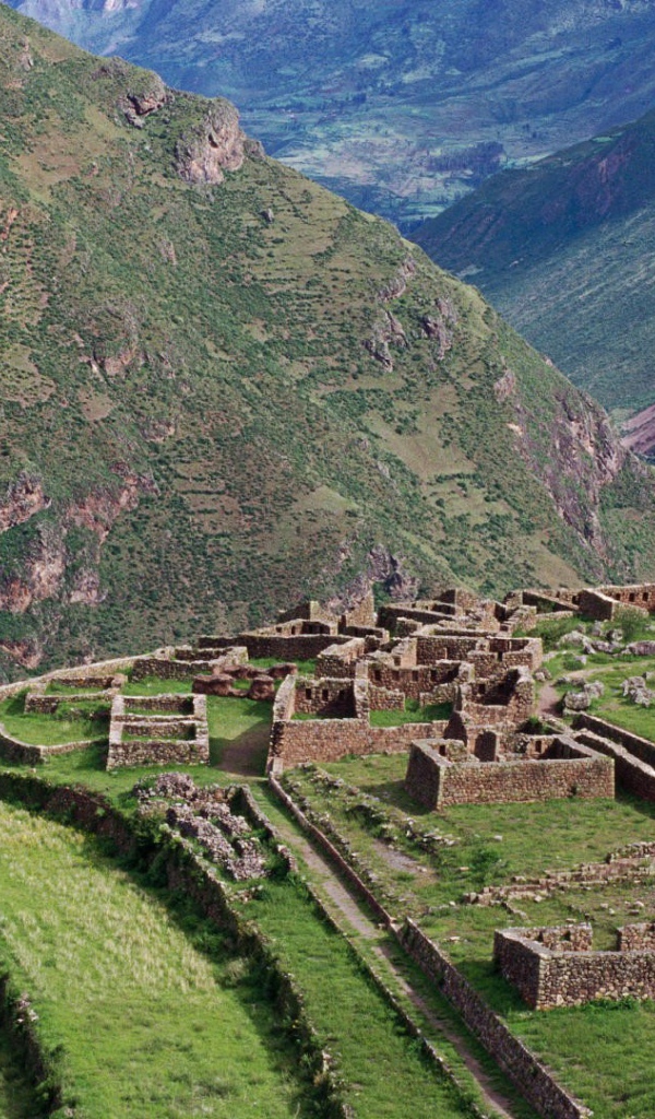 Древние горы в Перу