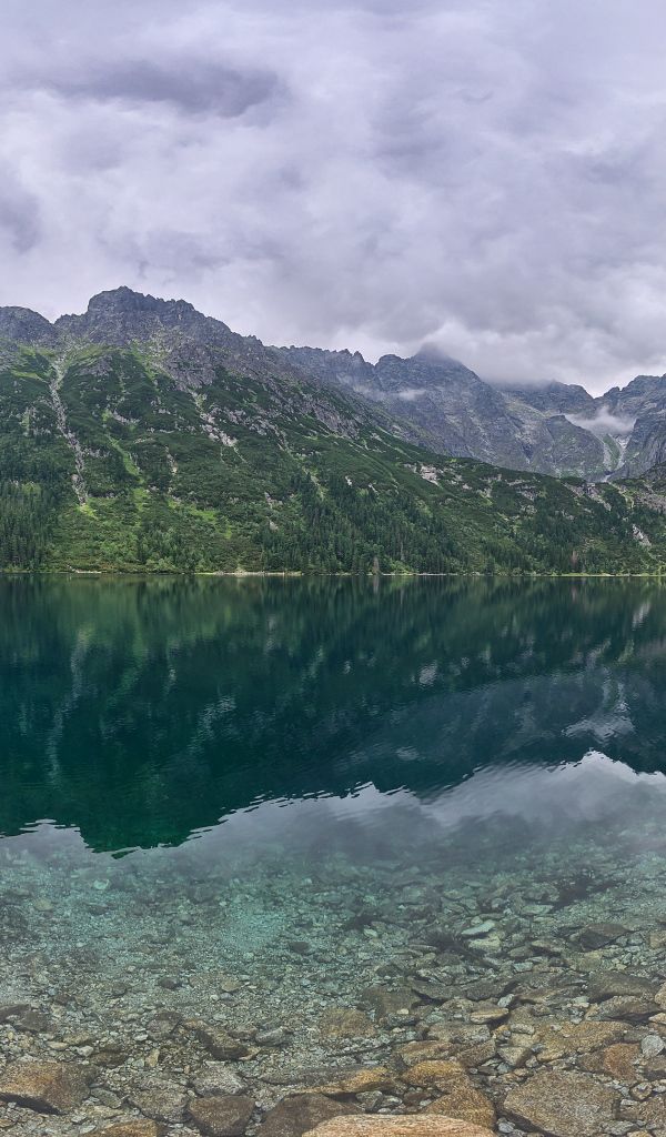 Горное озеро в Польше