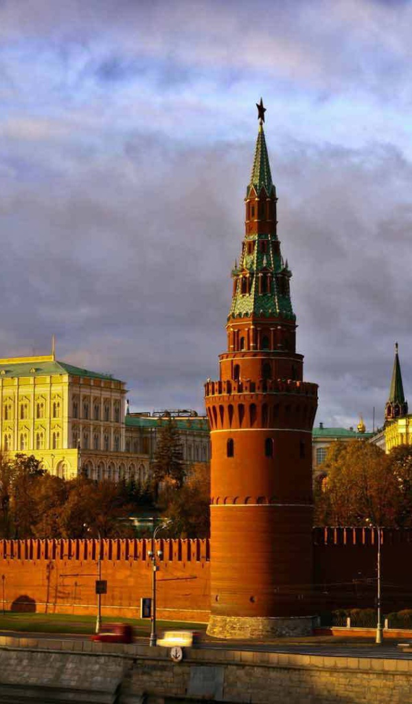 Кремль в лучах солнца