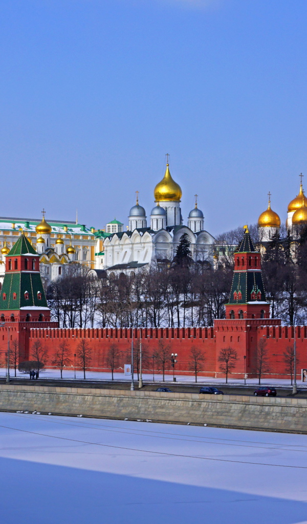 Зимняя река у Кремля