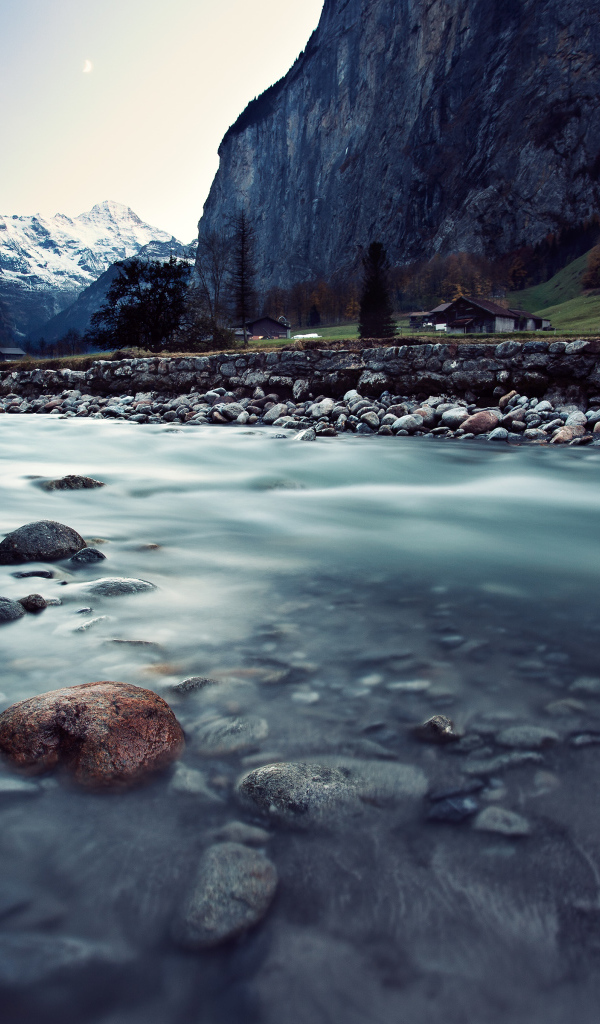 Ручей в горах Швейцарии