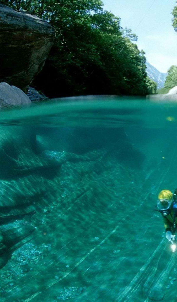Подводный пловец в Швейцарии