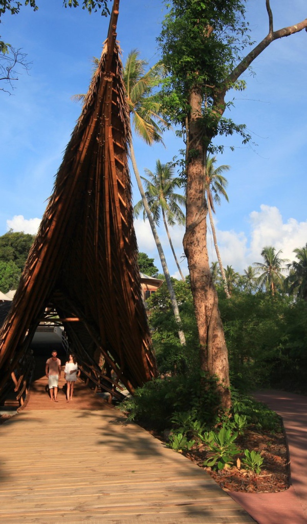 Арка на пляже на острове Ко Куд, Таиланд