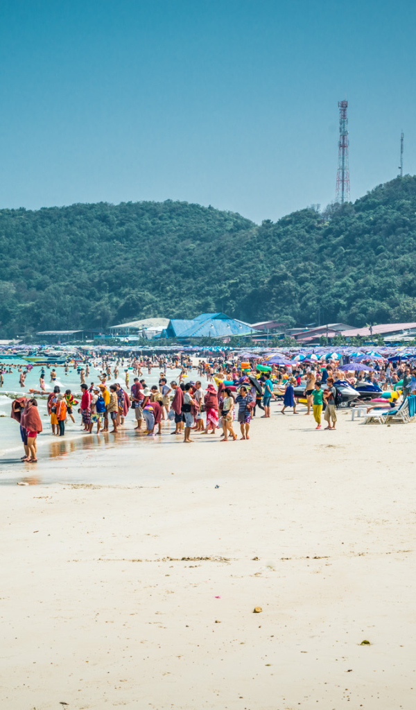 Осенний отдых на курорте острова Ко Лан, Таиланд