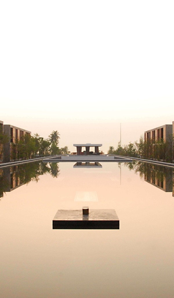 Канал между домами на курорте Ча Ам, Таиланд