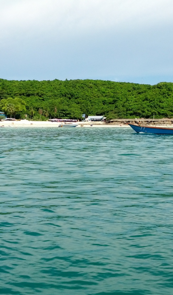 Coast in the resort island of Koh Larn, Thailand