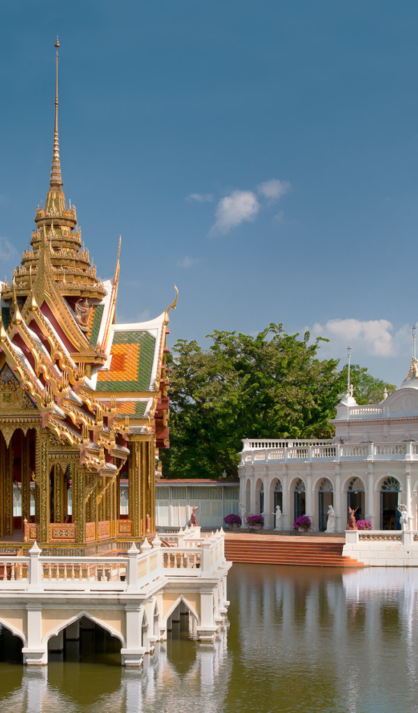 Беседка на воде на курорте Аютайя, Таиланд