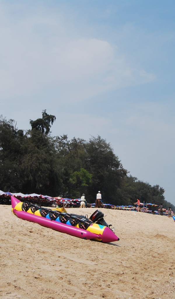 Золотой пляж на курорте Ча Ам, Таиланд