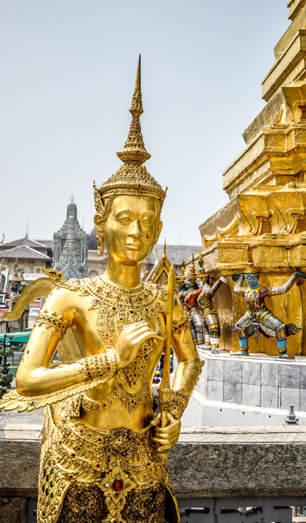 Золотая статуя в Бангкоке, Таиланд