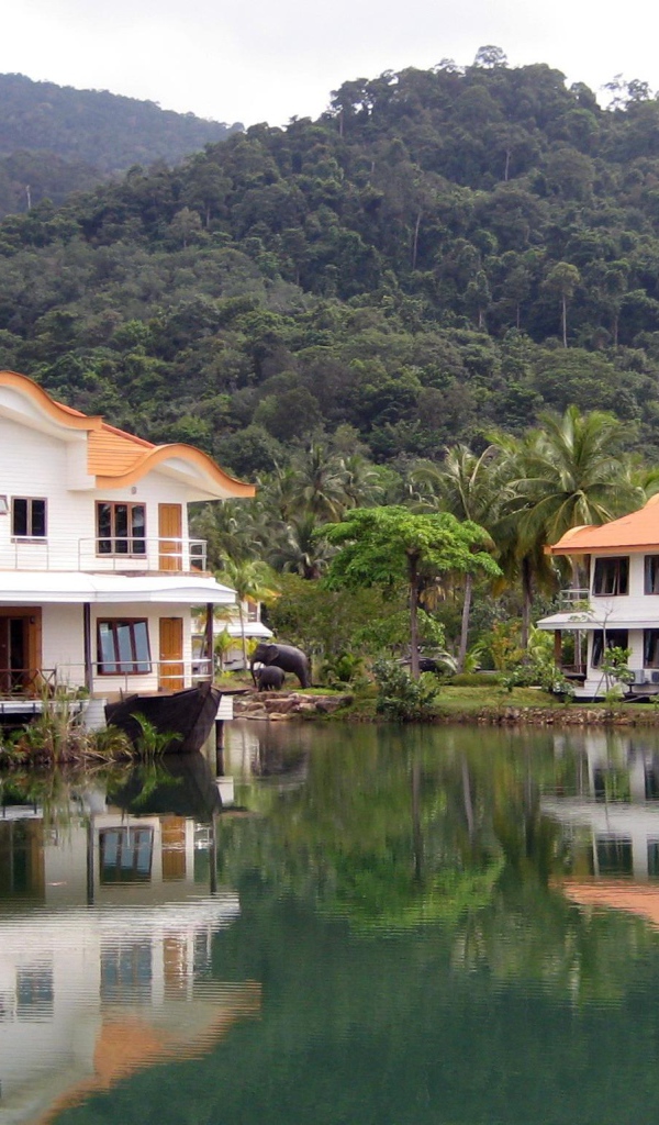 Гостиница на плаву на острове Чанг, Таиланд