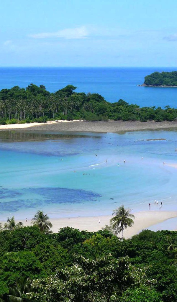 Островки у побережья на острове Чанг, Таиланд