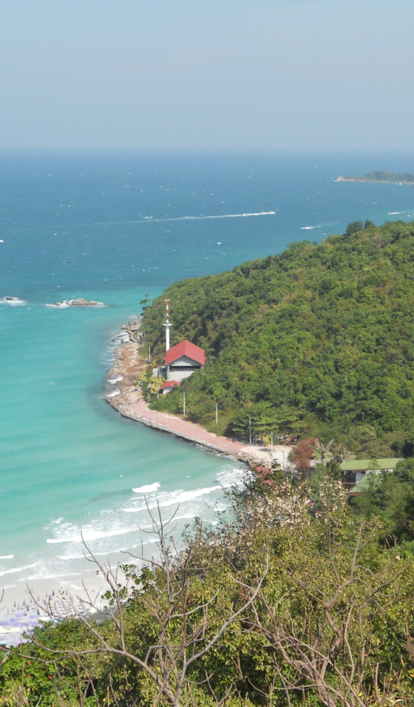 Панорама курорта острова Ко Лан, Таиланд