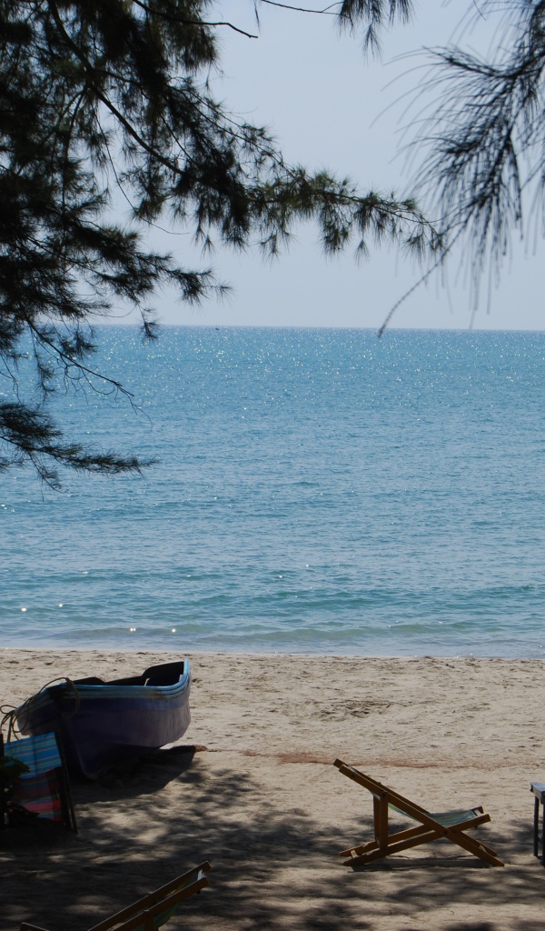 Отдых на пляже на курорте Районг, Таиланд