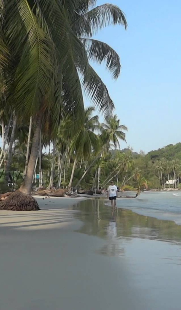 Отдых на пляже на острове Ко Куд, Таиланд