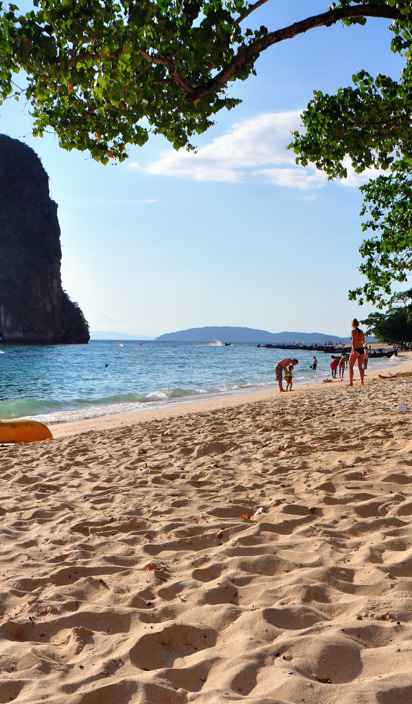 Отдых на пляже на курорте Чианг Рай, Таиланд