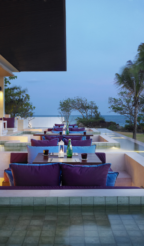 Весенний отдых на пляже на курорте Районг, Таиланд