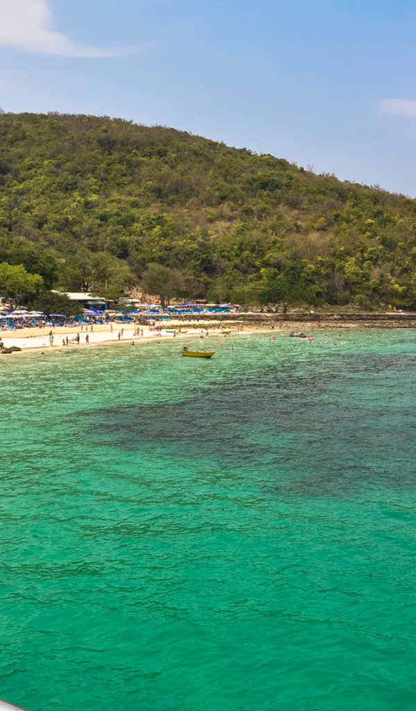 Летний отдых на курорте острова Ко Лан, Таиланд