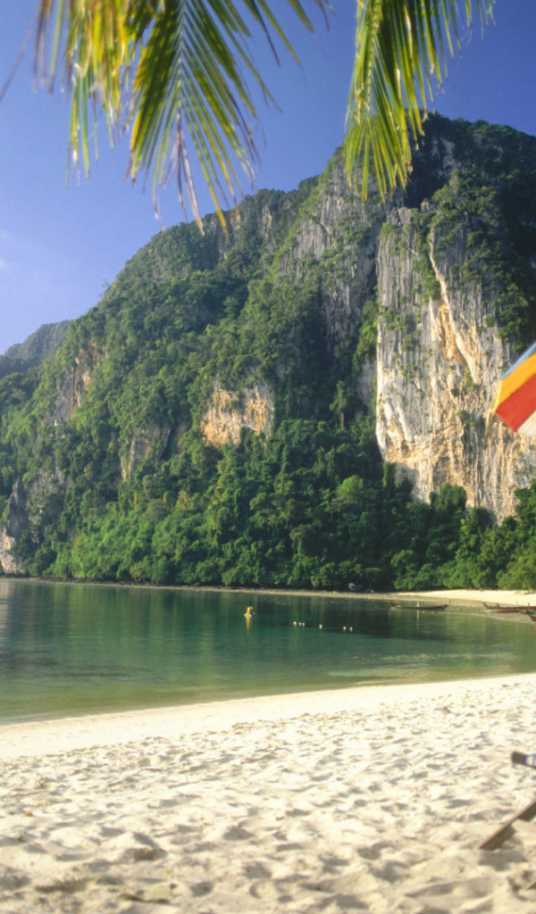 Пляжные лежаки в Пхукете