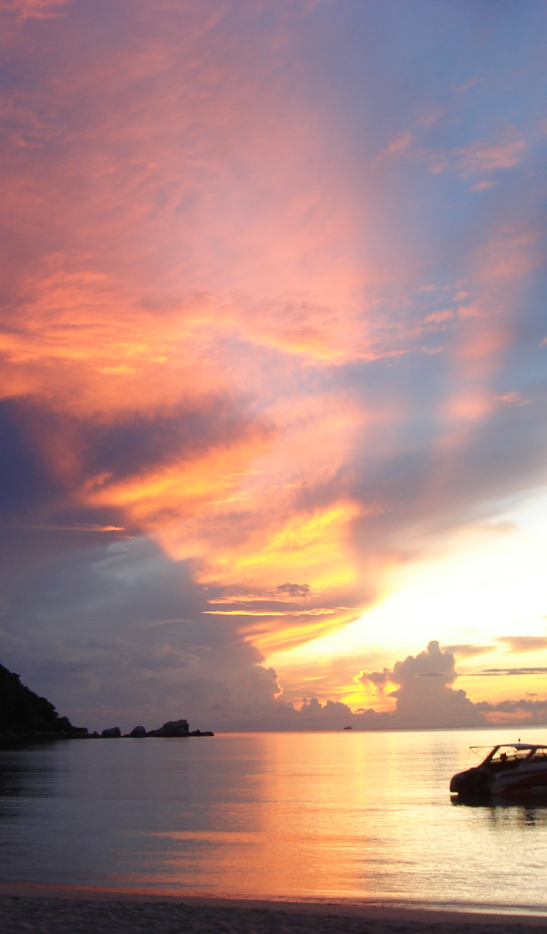 Закат на побережье на острове Панган, Таиланд