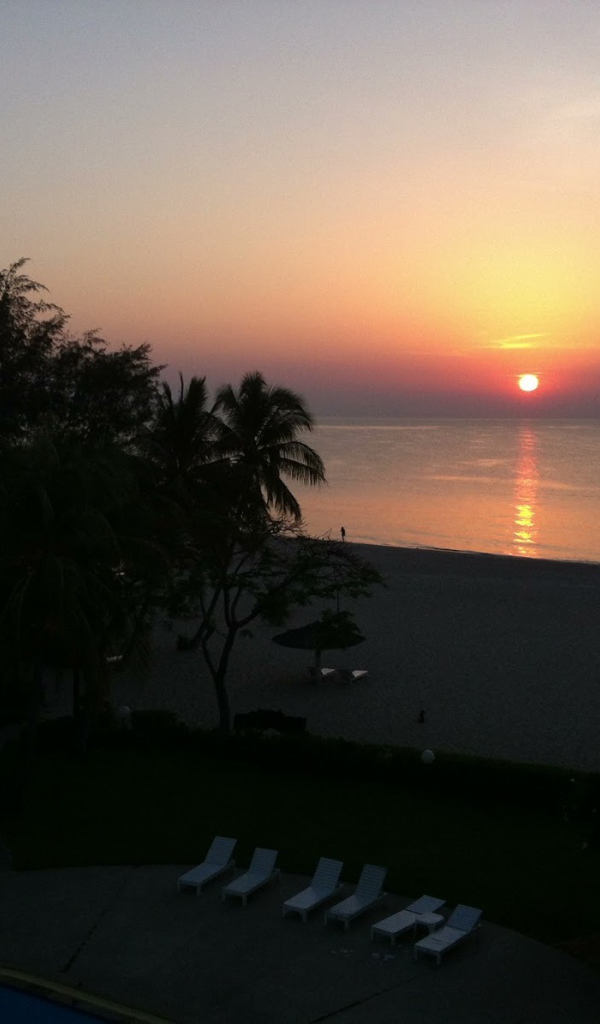 Закат на побережье курорта Ча Ам, Таиланд