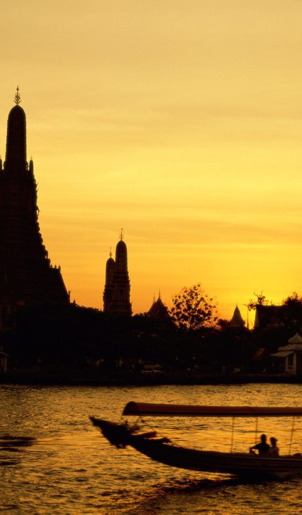 Закат над храмами в Бангкоке, Таиланд