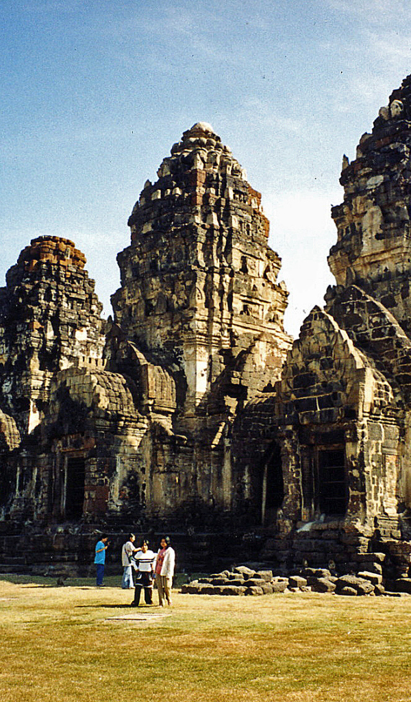 Храм на курорте Лопбури, Таиланд