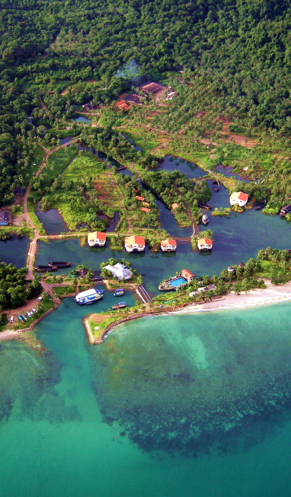 Панорама курорта на острове Чанг, Таиланд