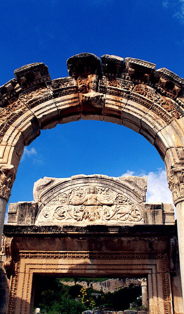 Старинная арка в Эфесе, Турция