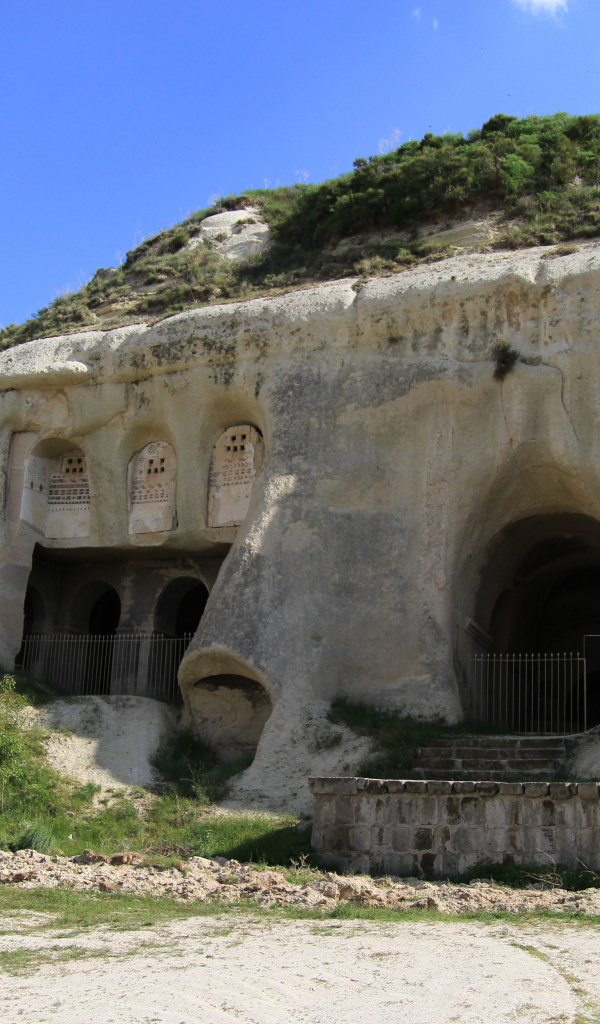 Постройки в скале в Эфесе, Турция