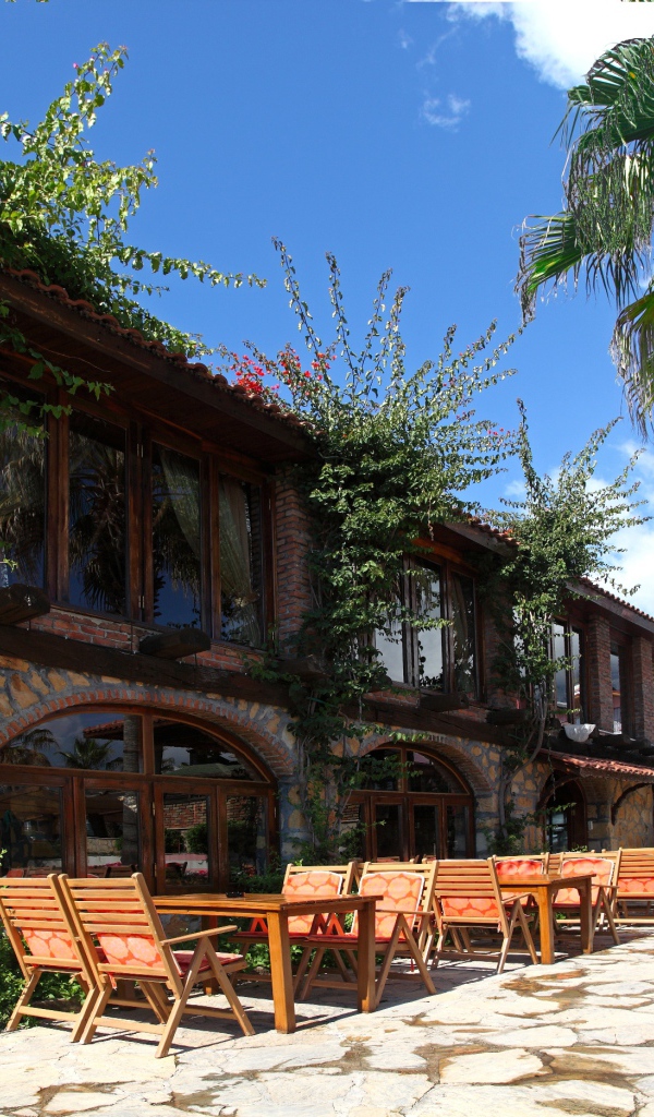 Уютное кафе в Кушадасы, Турция