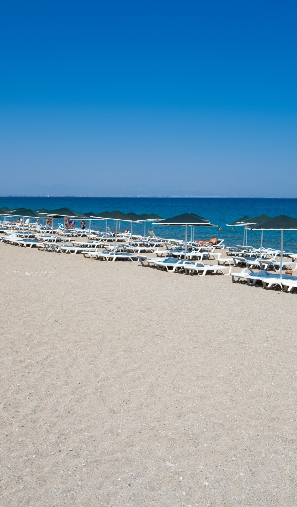 Бескрайний пляж в Кушадасы, Турция