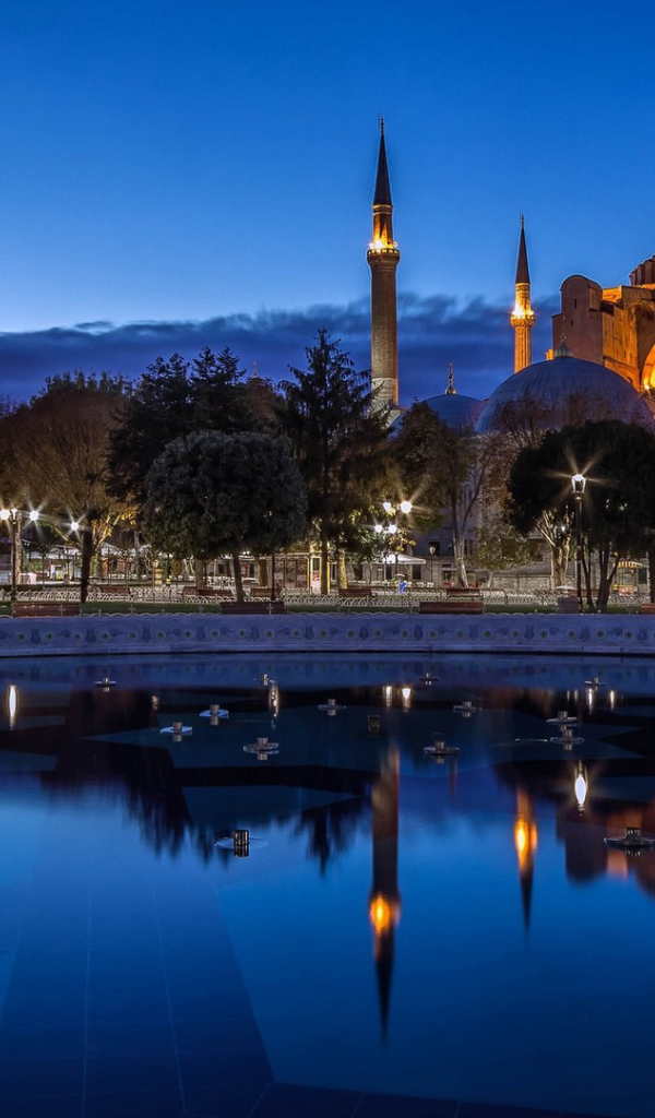 Вечерние фонари в Стамбуле