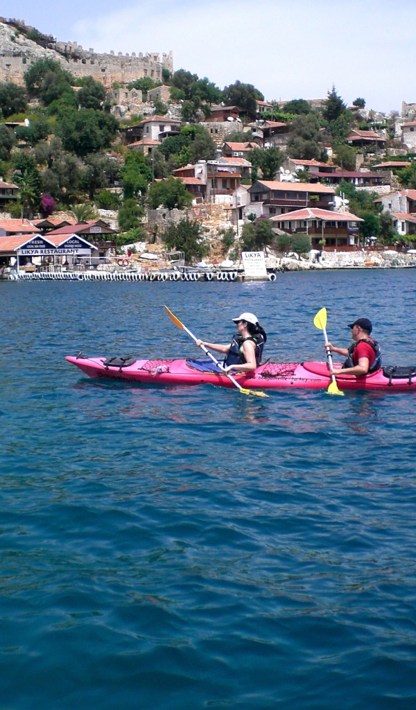 Байдарка на фоне Мерсина, Турция