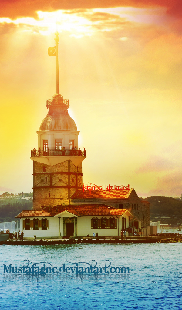 Маяк в бухте Стамбула