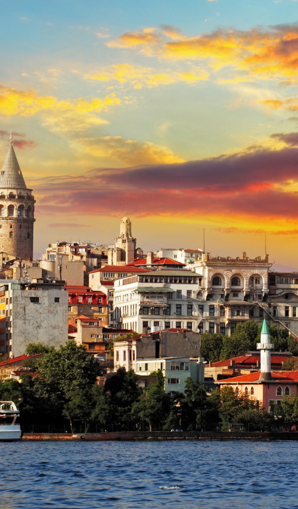 Оранжевые облака в Стамбуле