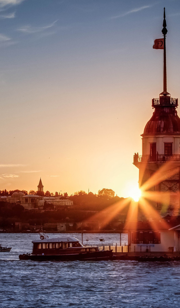 Предзакатное солнце в Стамбуле
