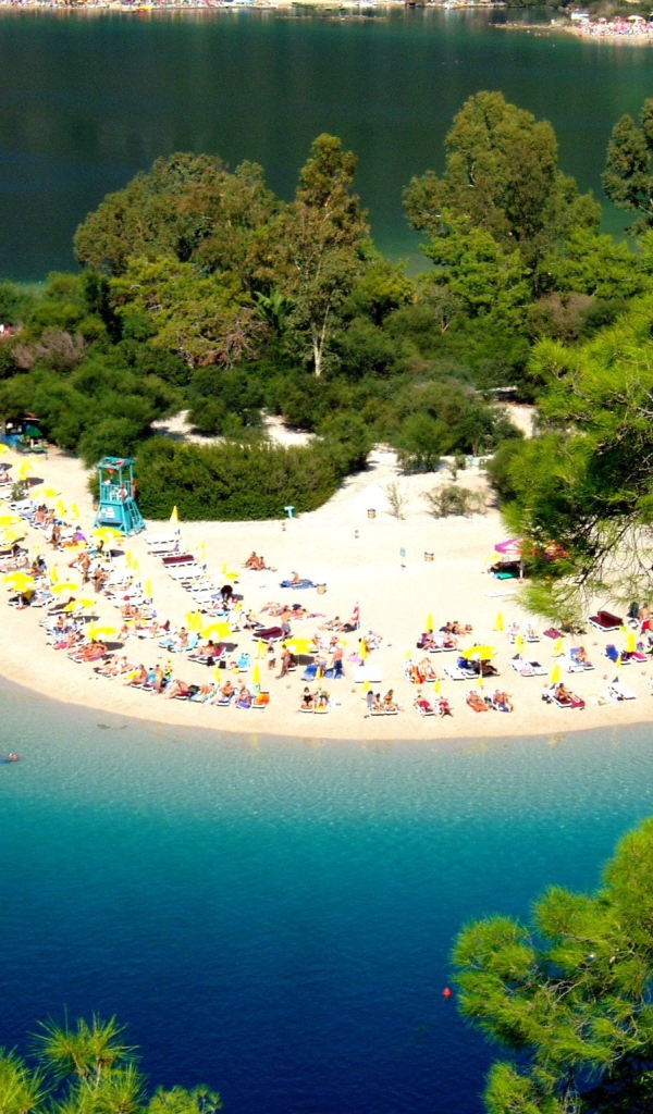 Отдых на пляже в Фетхие, Турция